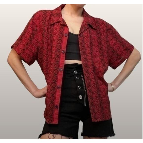 Urban Outfitters Top Womens Medium Red Snake Print‎ Button Down - Picture 1 of 9
